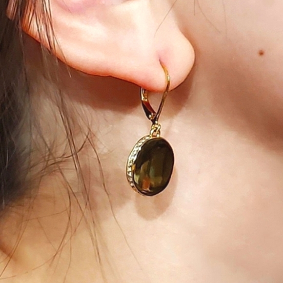 NIB Gold Tone & Crystal Medallion Earrings - Picture 6 of 8